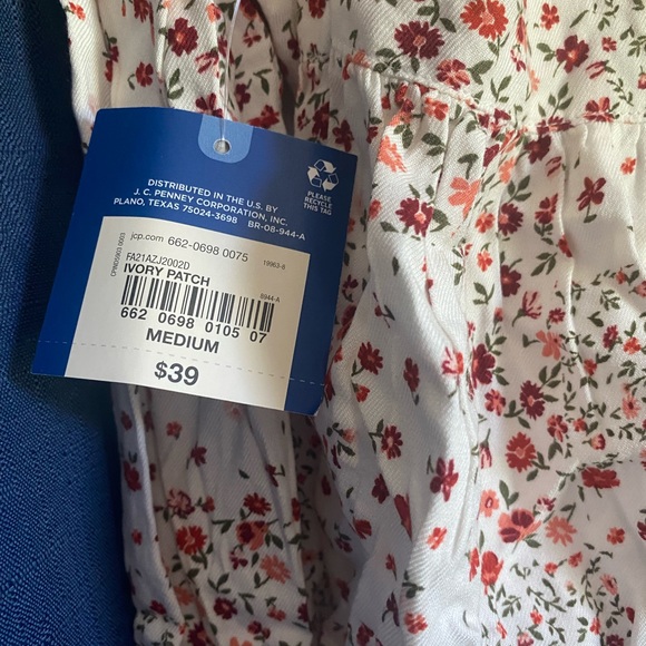 NWT Arizona “Ivory patch” Cropped Blouse - Picture 4 of 4